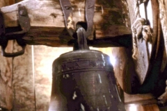 Sarcenas-cloche-de-leglise-datant-de-1660