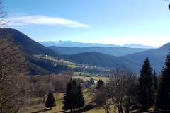 Village-de-Sarcenas-depuis-la-Becherie